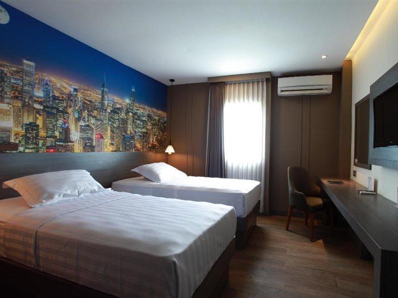 Horison Plaza Tegal Hotel Exterior foto